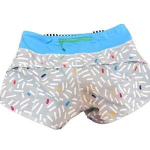 VTG Lululemon Speed Short 2015 Seawheeze Grey White and Colored Squiggles Size 6
